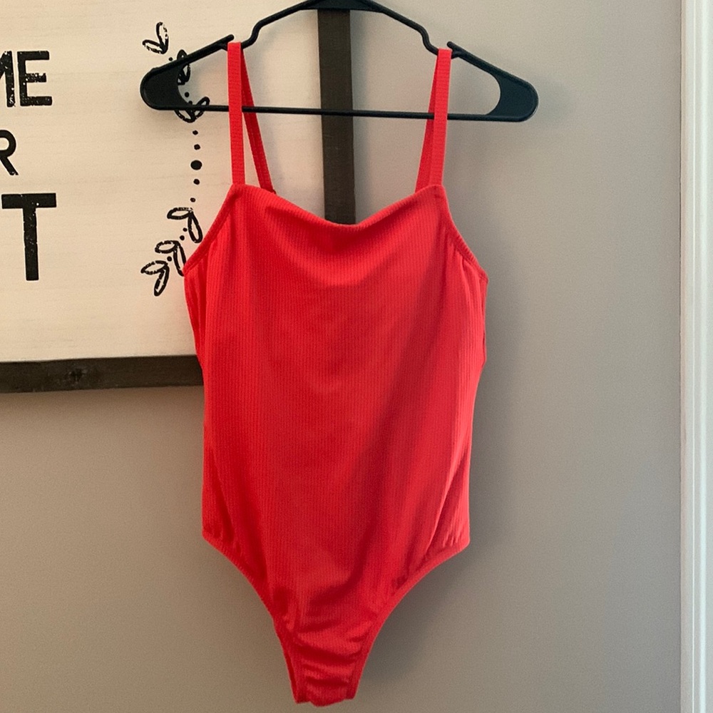 NWOT Womens one piece bathing suit